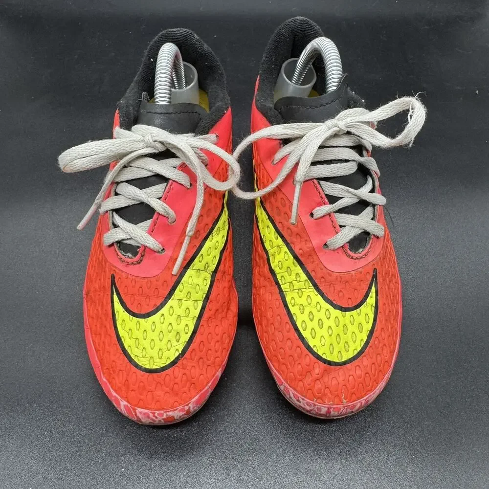 Nike Hypervenom Phelon Futbol Soccer Youth Size 2.5Y (599062-690) Womens size 4